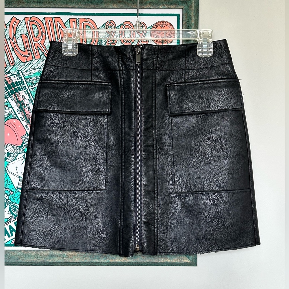 21 Saints Black Faux Leather Mini Skirt Front Zip Pocket Detail Women’s Size S